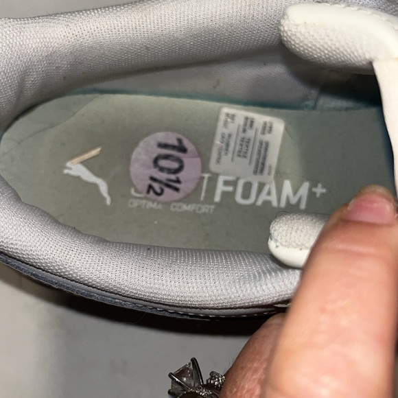Puma sneakers size 10.5 - Picture 6 of 7